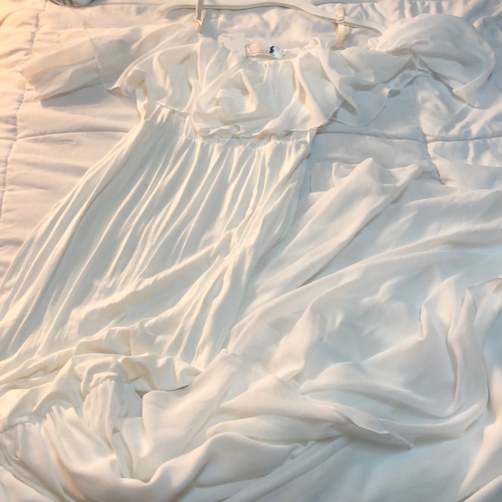 justvh maternity dress in white!